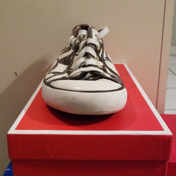 Shoes - Picture 2 of 3